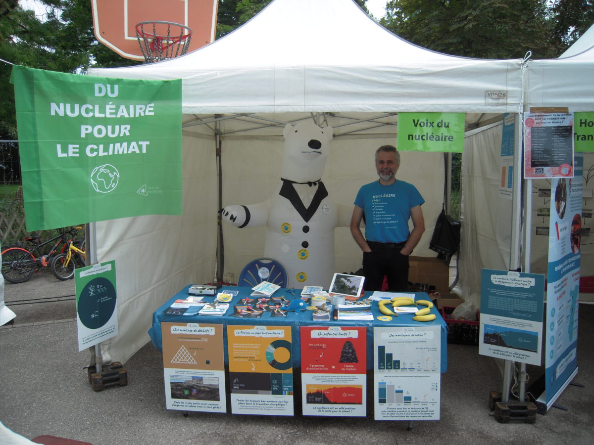 Display put on by Les Voix du Nucleaire at Strasbourg, 2024-09-14